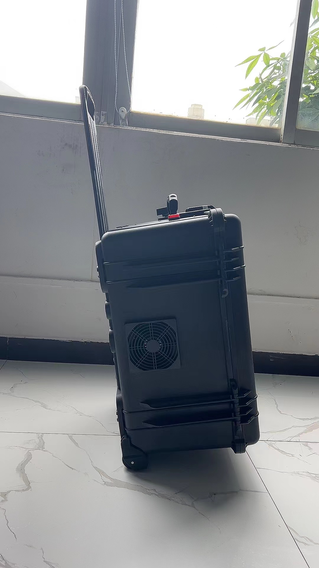 金秀手拉箱型移动通信干扰器